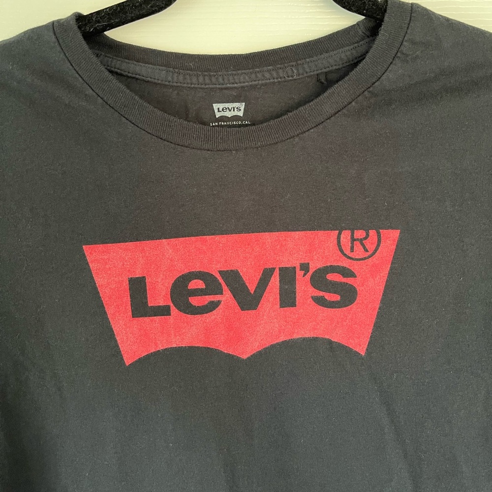 Levi’s Tee - Picture 2 of 5
